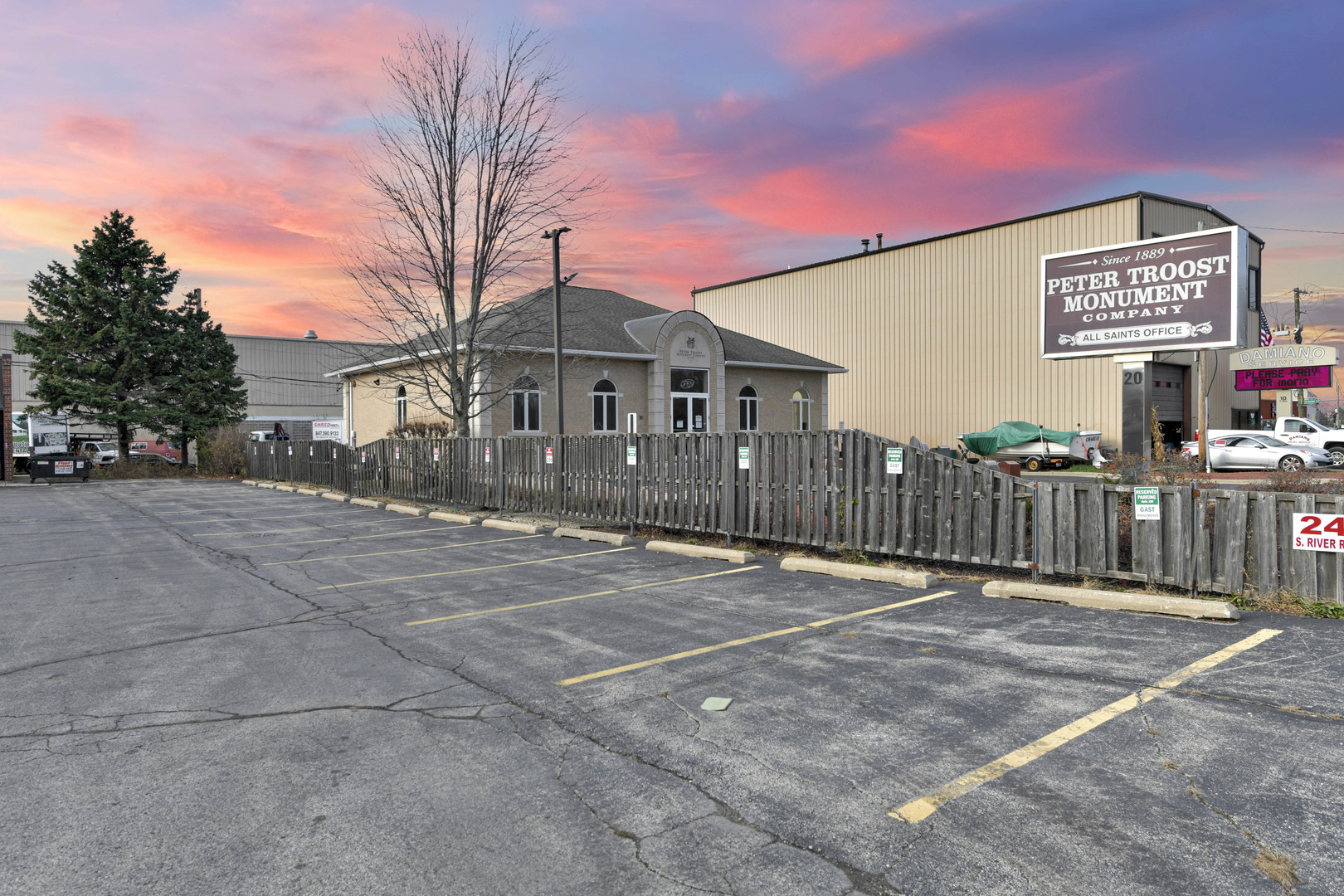 24 S Des Plaines River Road