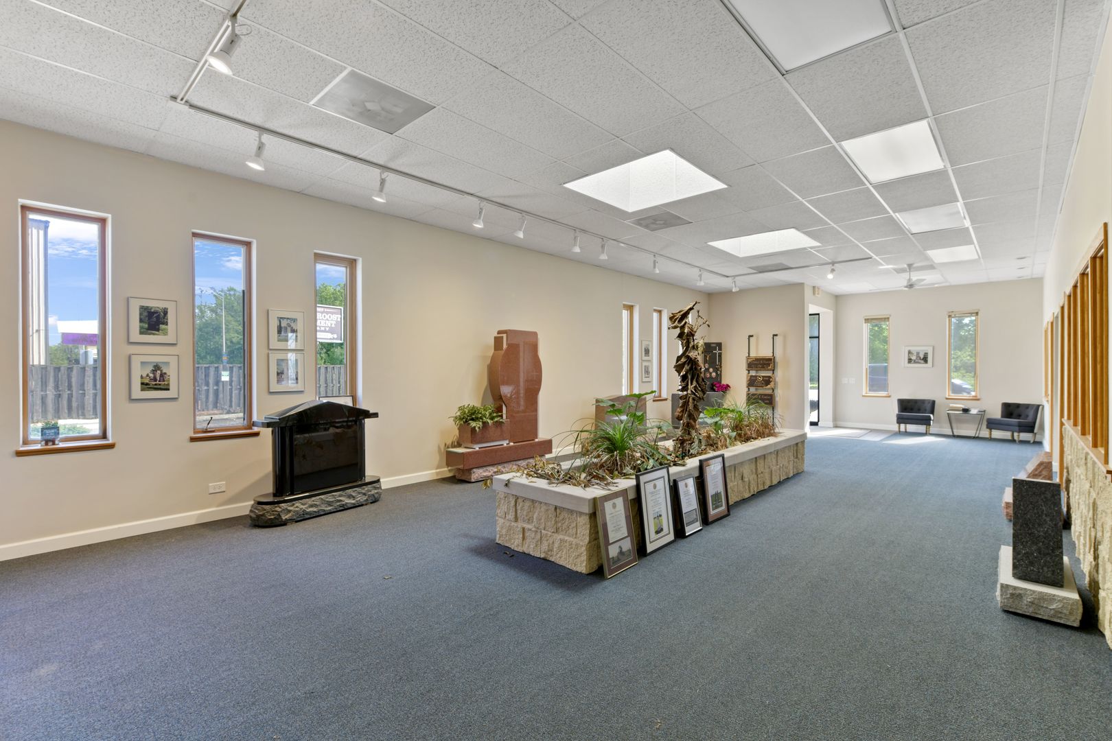 24 S Des Plaines River Road