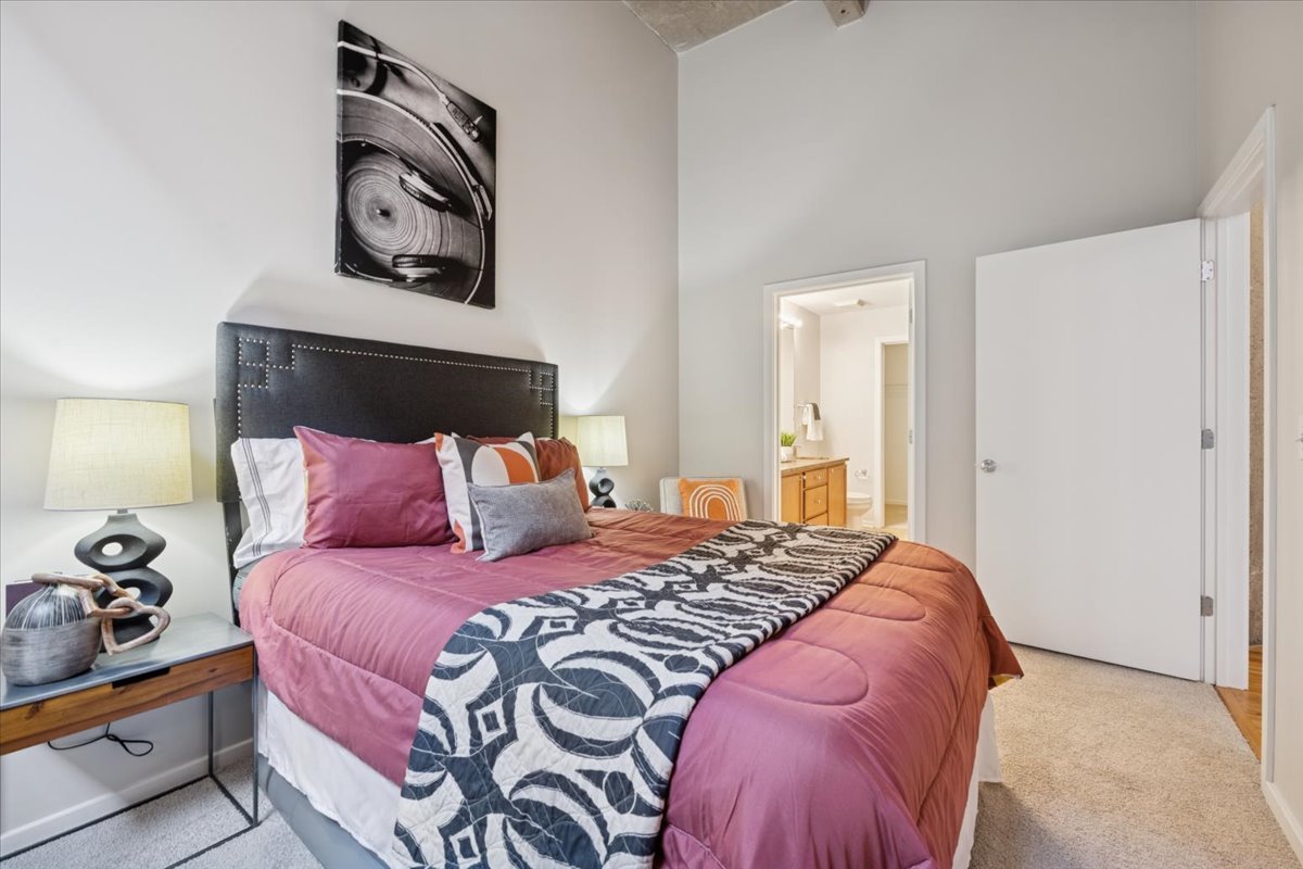 1735 N Paulina Street Unit: 214