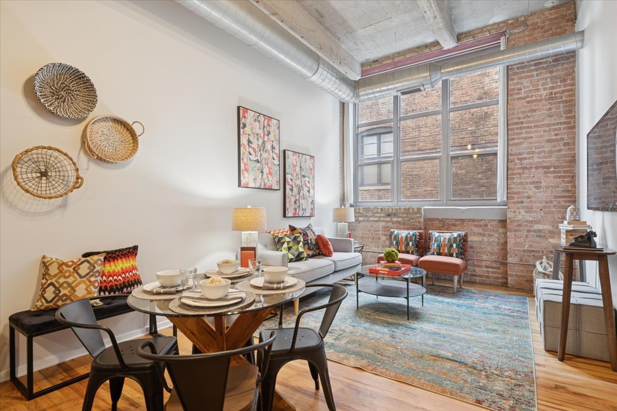 1735 N Paulina Street Unit: 214