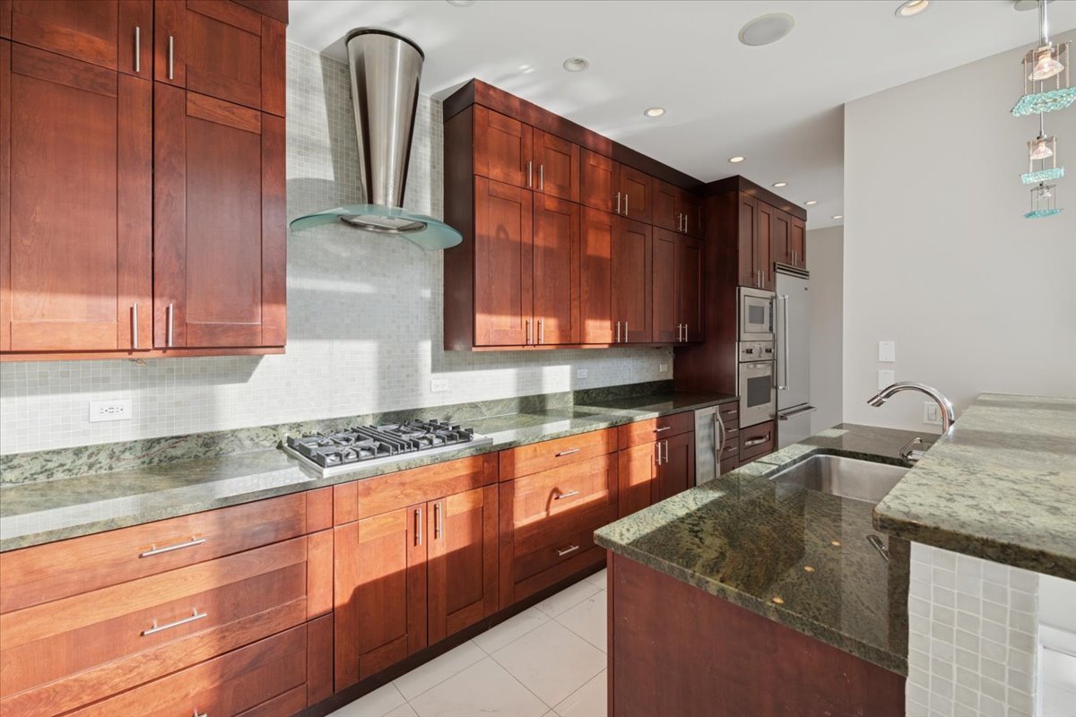 1614 W Augusta Boulevard Unit: 3