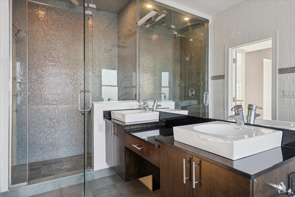 1614 W Augusta Boulevard Unit: 3