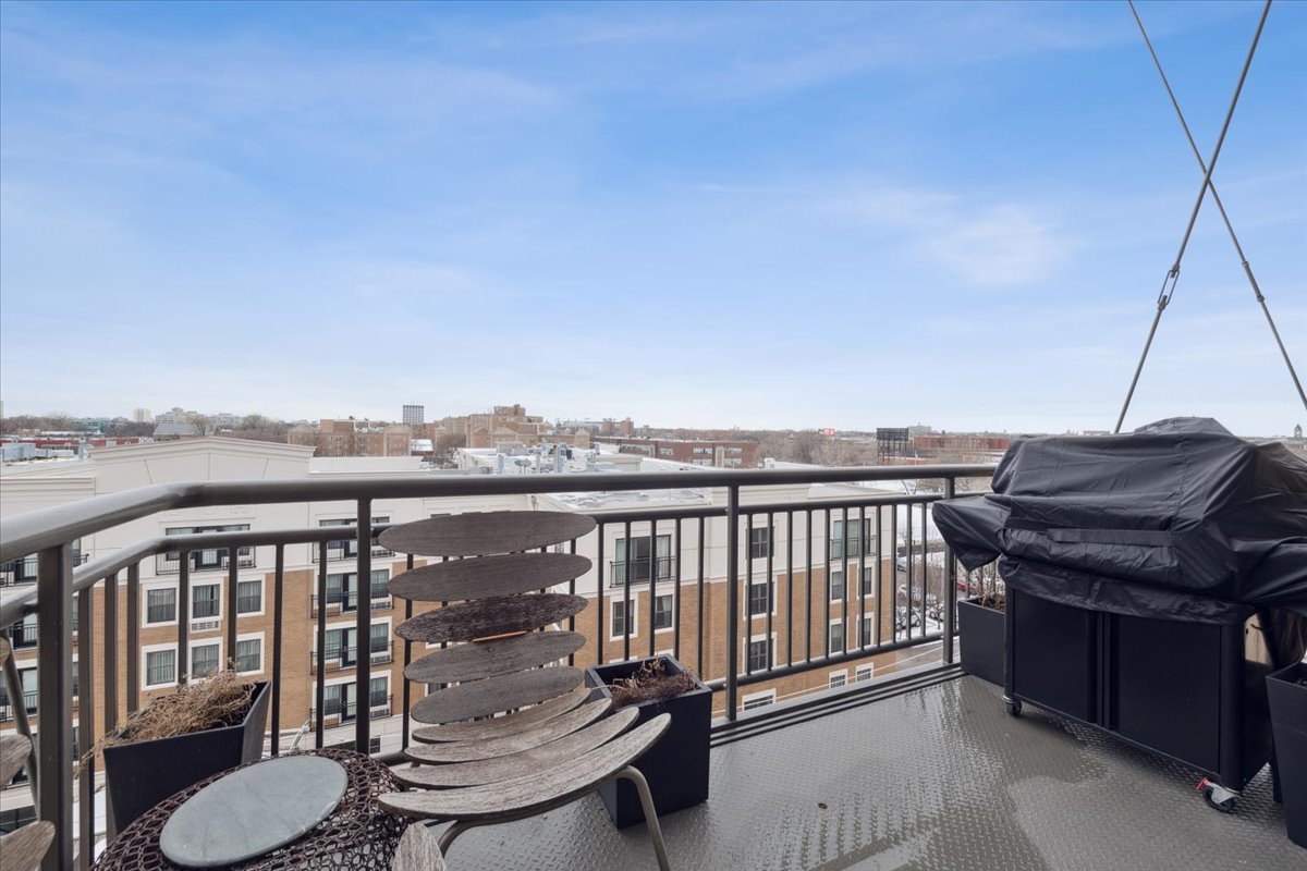 2545 S Dearborn Street Unit: 606