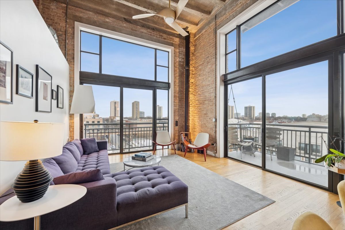 2545 S Dearborn Street Unit: 606