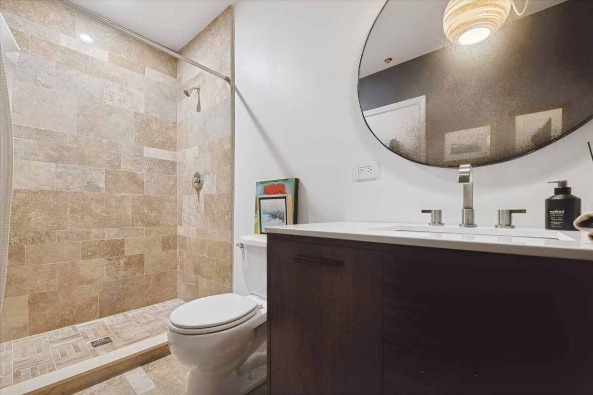 2545 S Dearborn Street Unit: 606