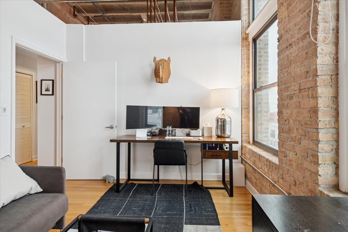 2545 S Dearborn Street Unit: 606