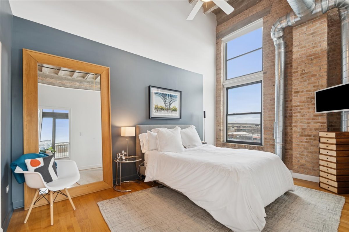 2545 S Dearborn Street Unit: 606