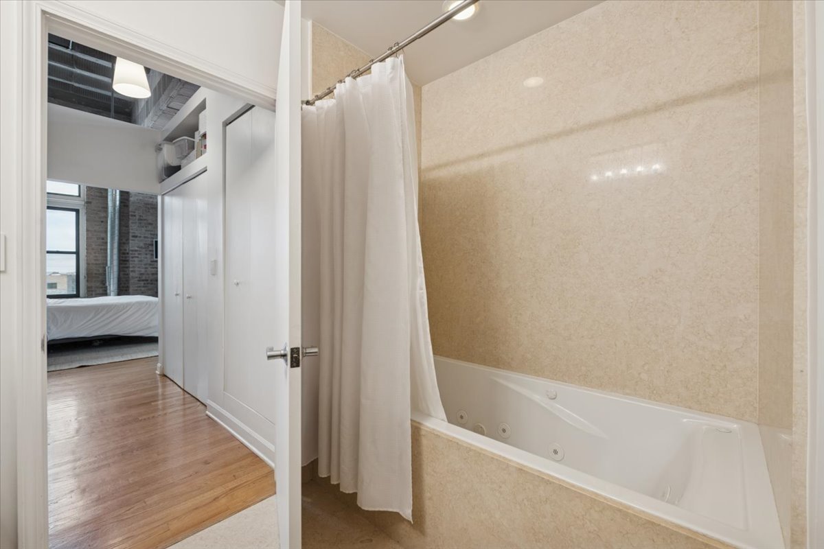 2545 S Dearborn Street Unit: 606