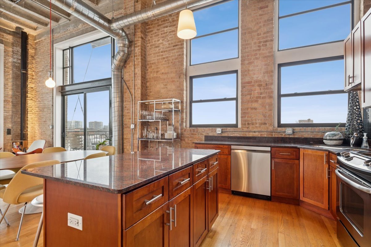 2545 S Dearborn Street Unit: 606