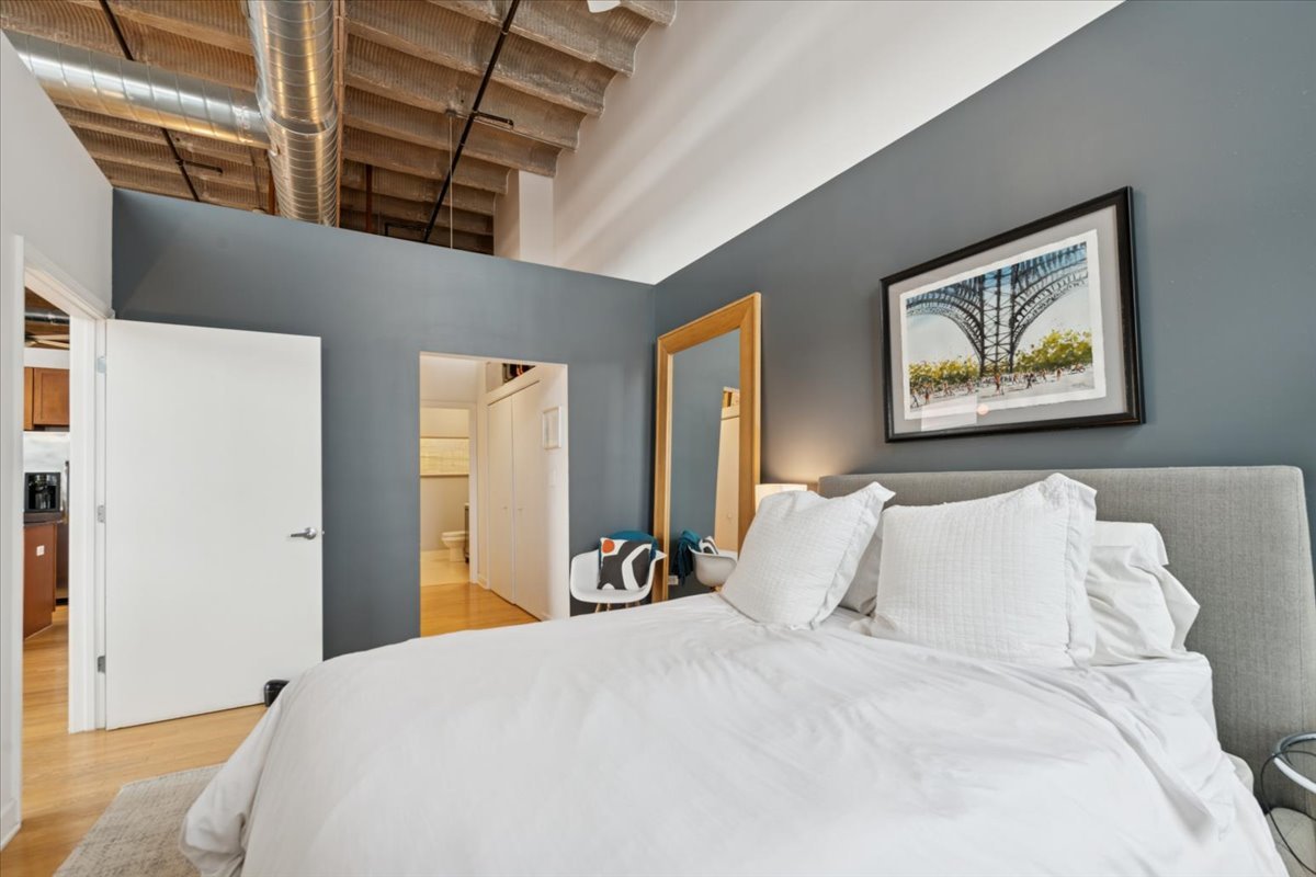 2545 S Dearborn Street Unit: 606