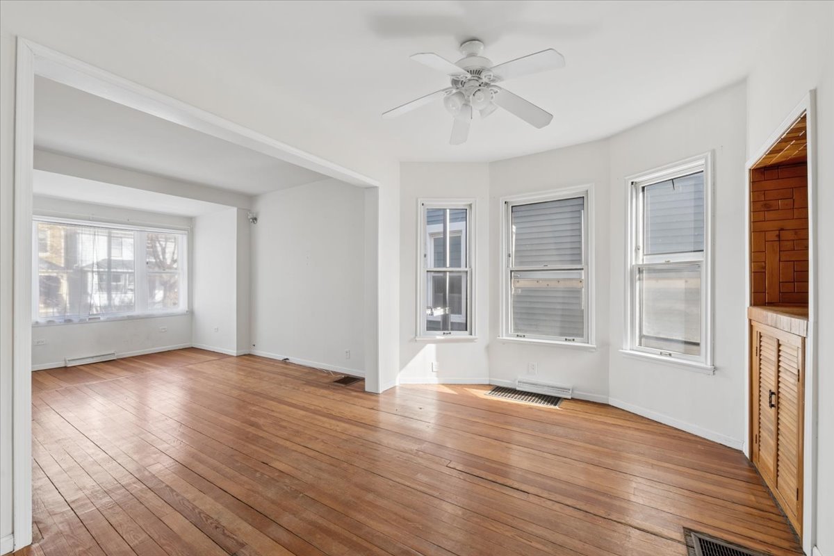 1621 W Bryn Mawr Avenue