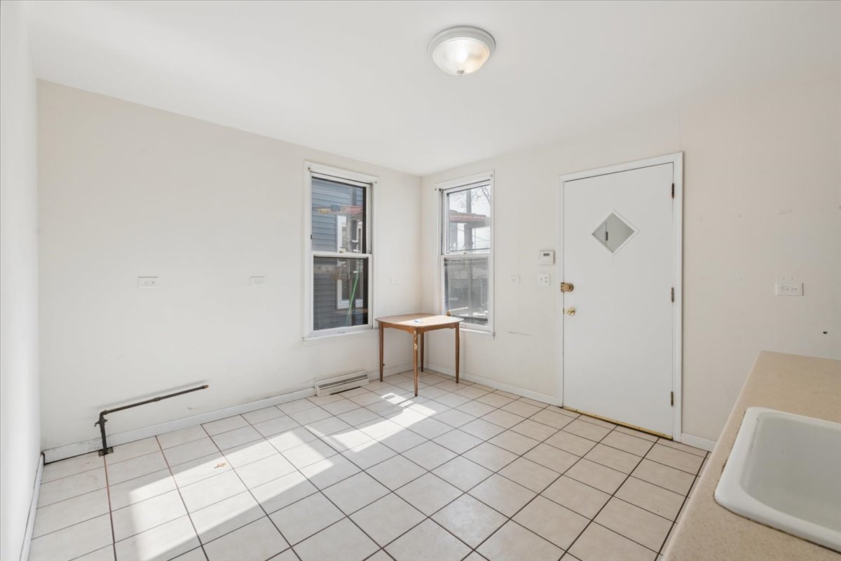 1621 W Bryn Mawr Avenue