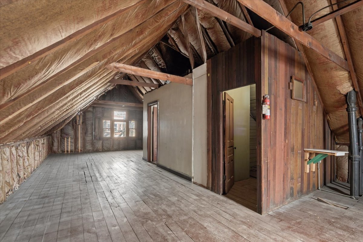 1621 W Bryn Mawr Avenue