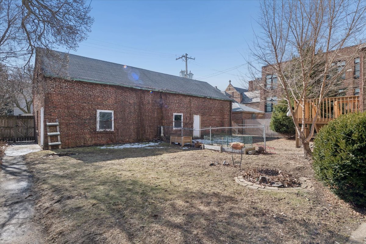 1623 W Bryn Mawr Avenue