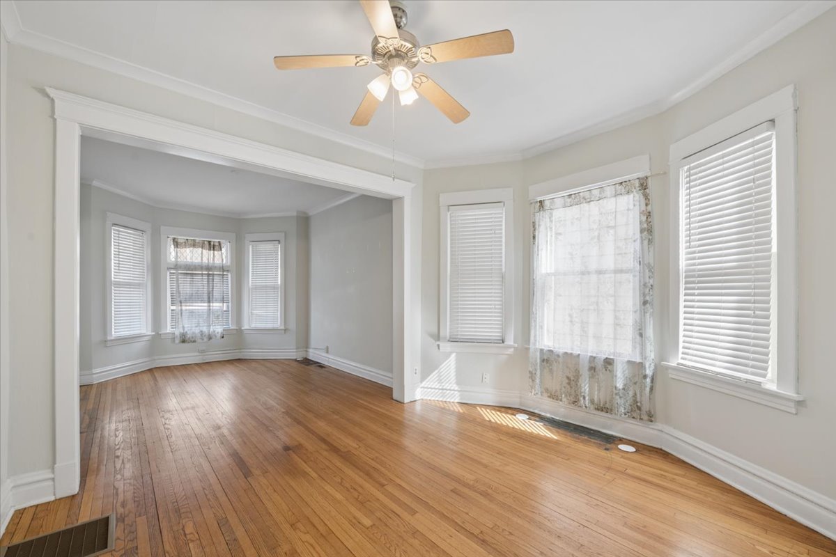 1623 W Bryn Mawr Avenue