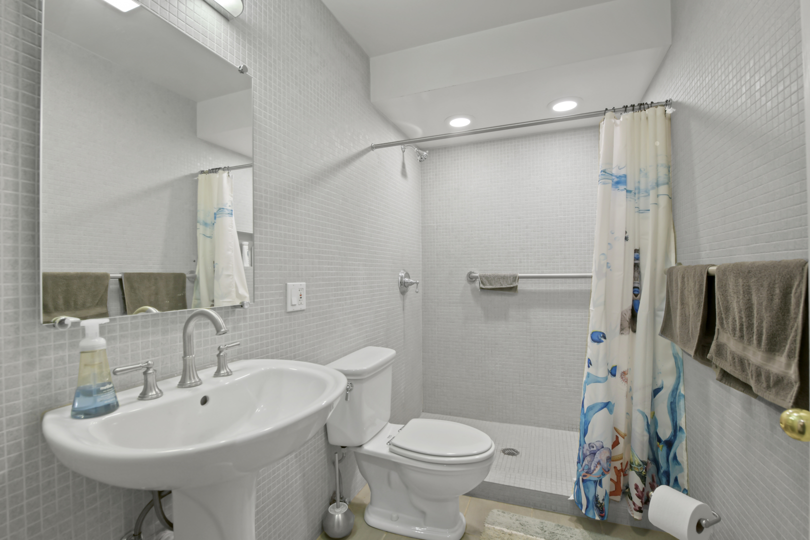 335 W Evergreen Avenue