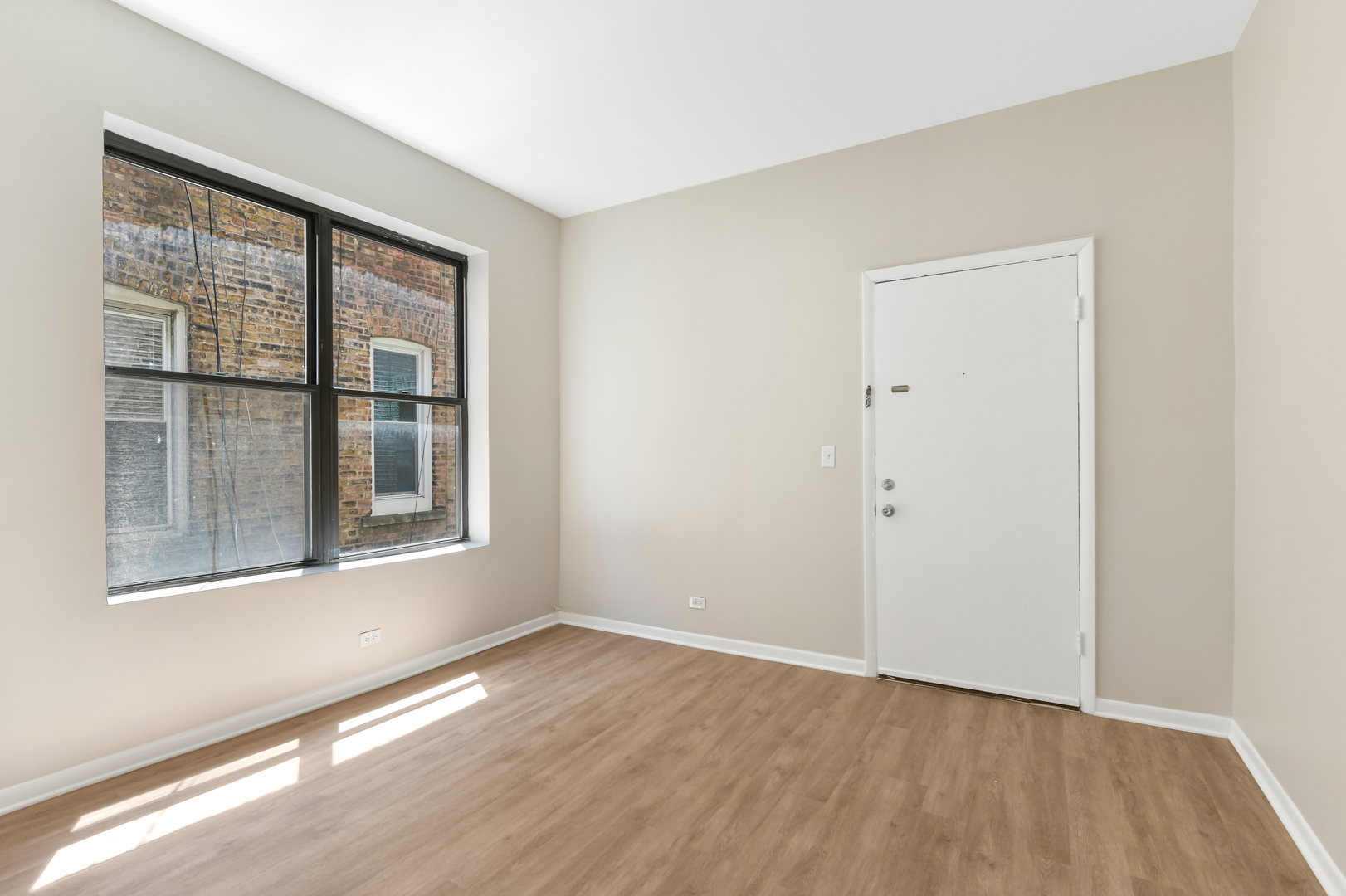 2245 N Western Avenue Unit: 2R