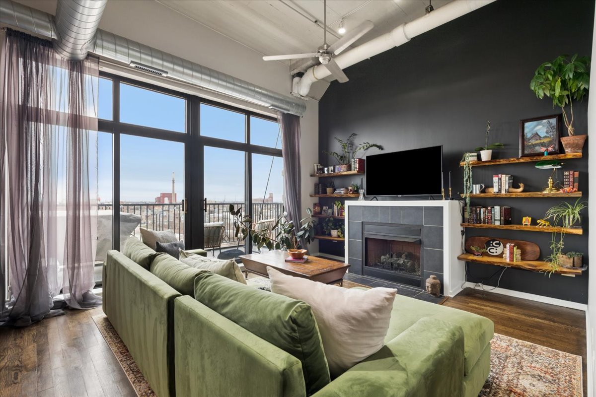 1525 S Sangamon Street Unit: 716