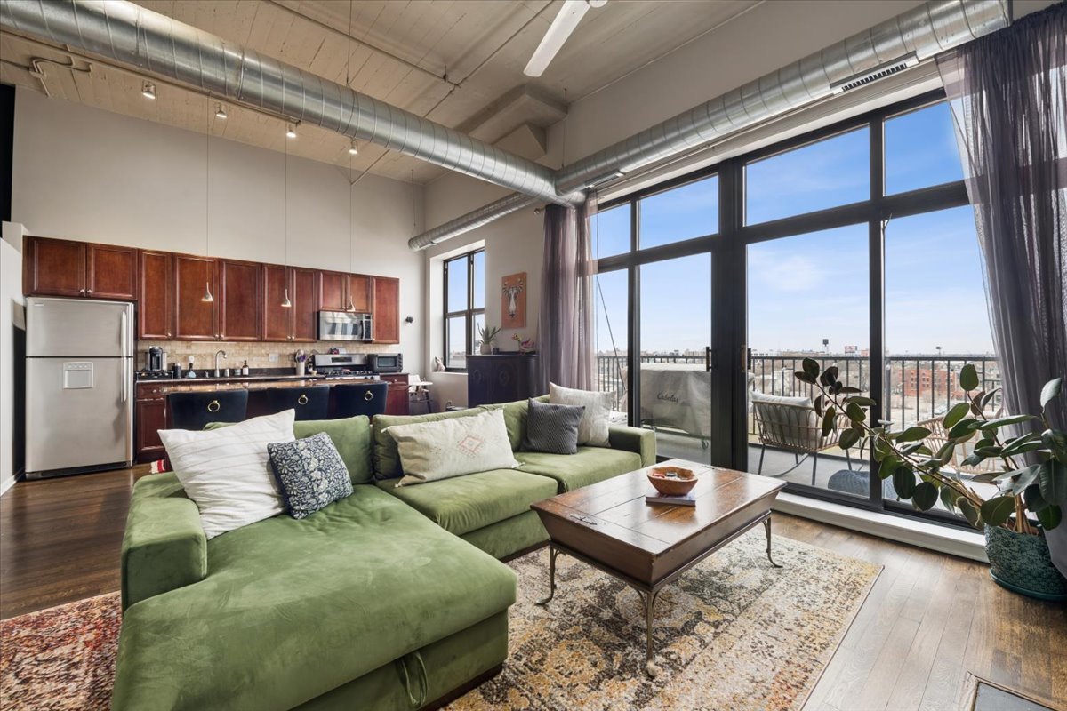 1525 S Sangamon Street Unit: 716