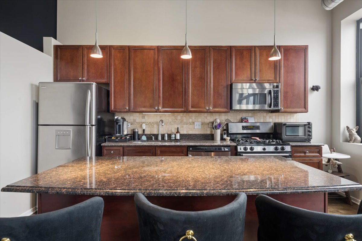 1525 S Sangamon Street Unit: 716