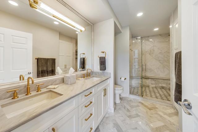 25 E Superior Street Unit: 1906