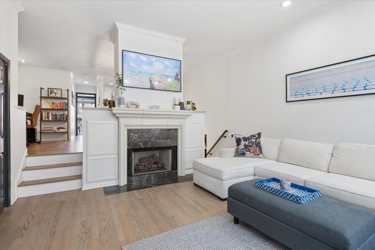 930 N Clark Street Unit: I