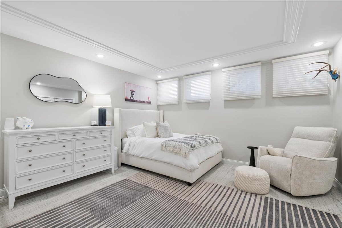 930 N Clark Street Unit: I