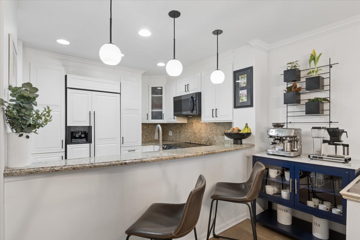 930 N Clark Street Unit: I