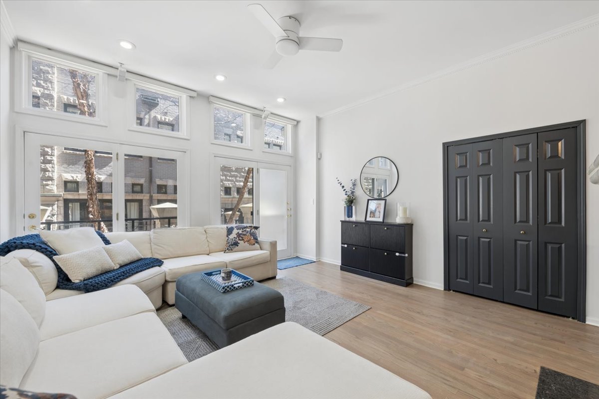 930 N Clark Street Unit: I