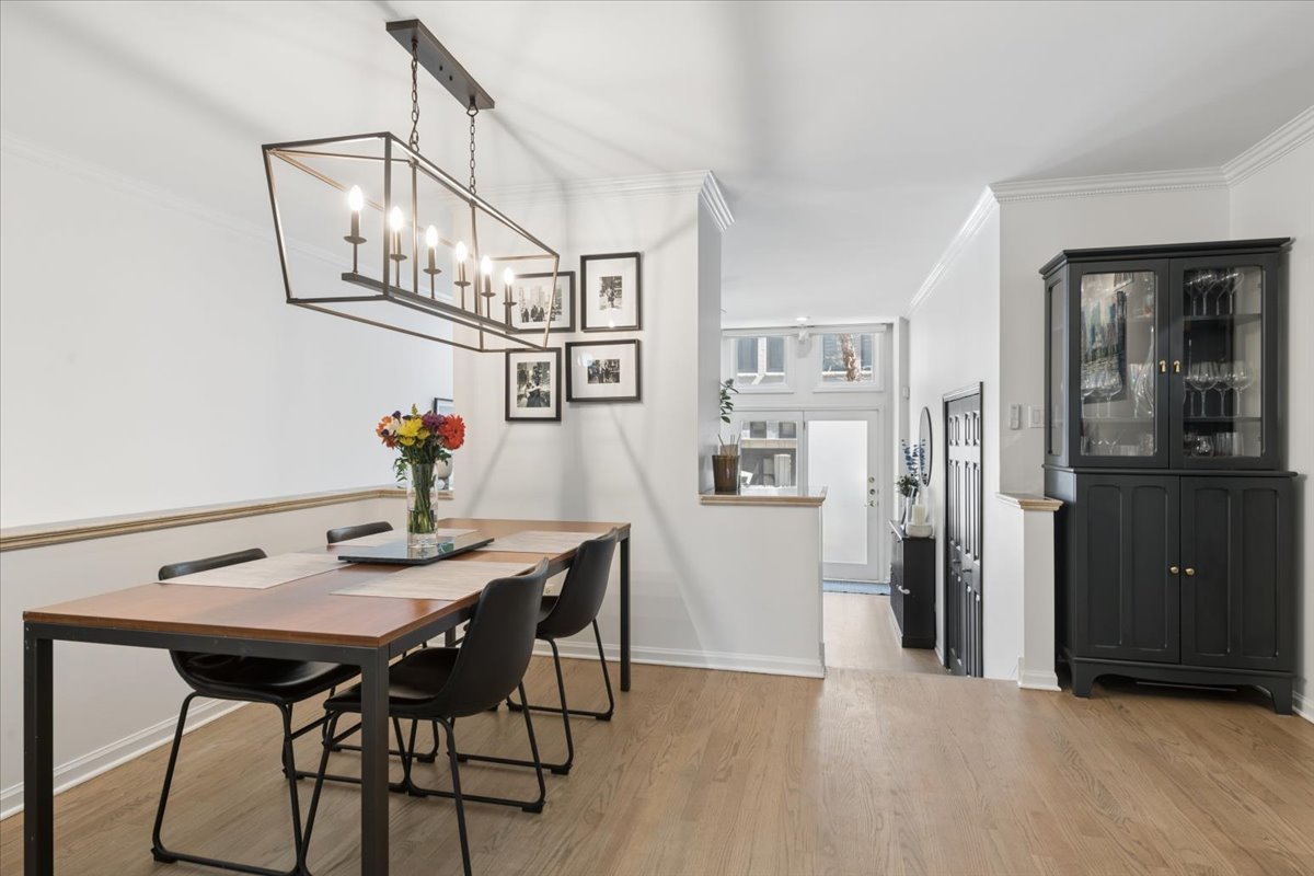 930 N Clark Street Unit: I