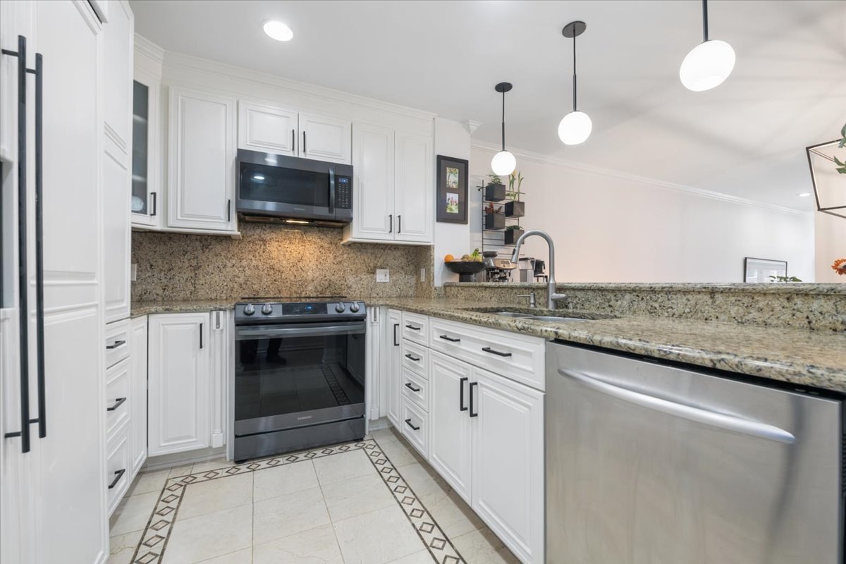 930 N Clark Street Unit: I