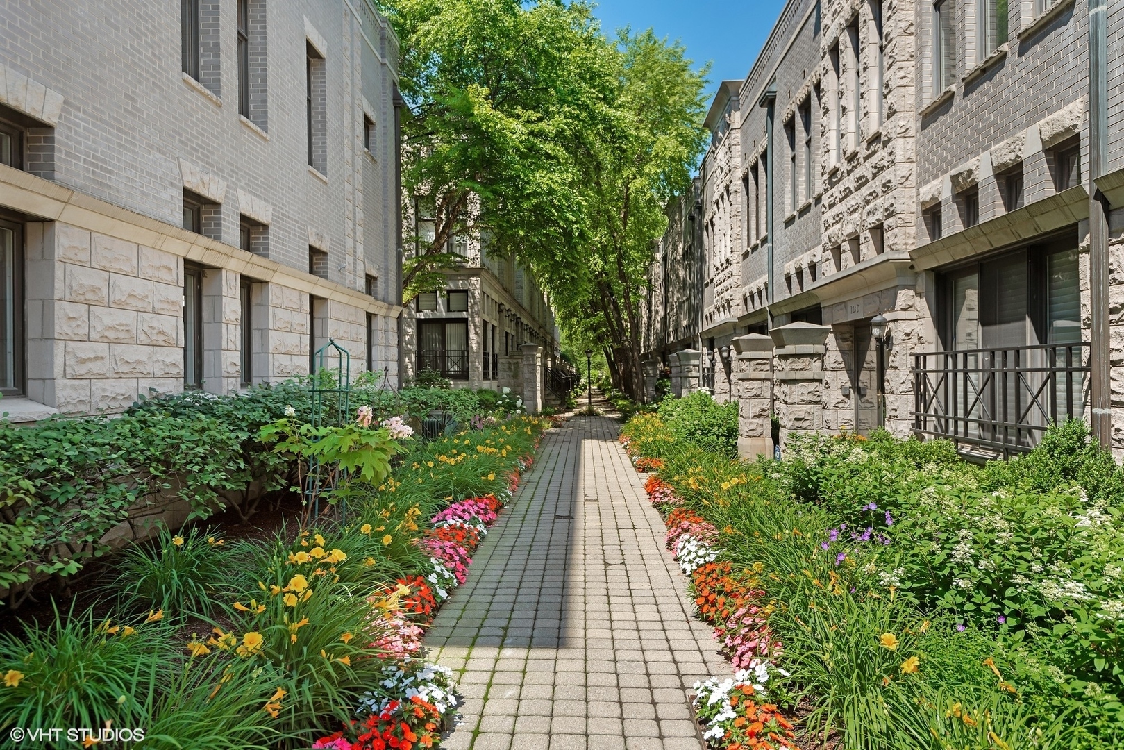 930 N Clark Street Unit: I