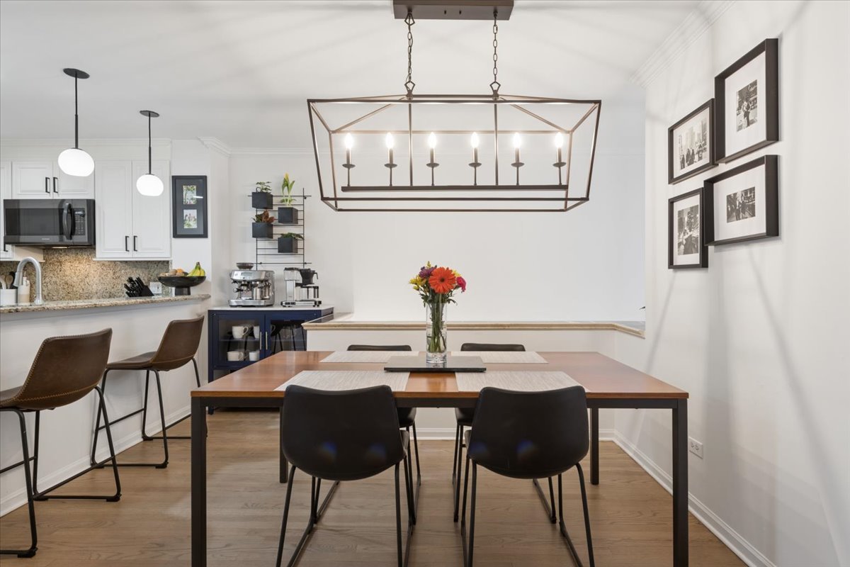 930 N Clark Street Unit: I