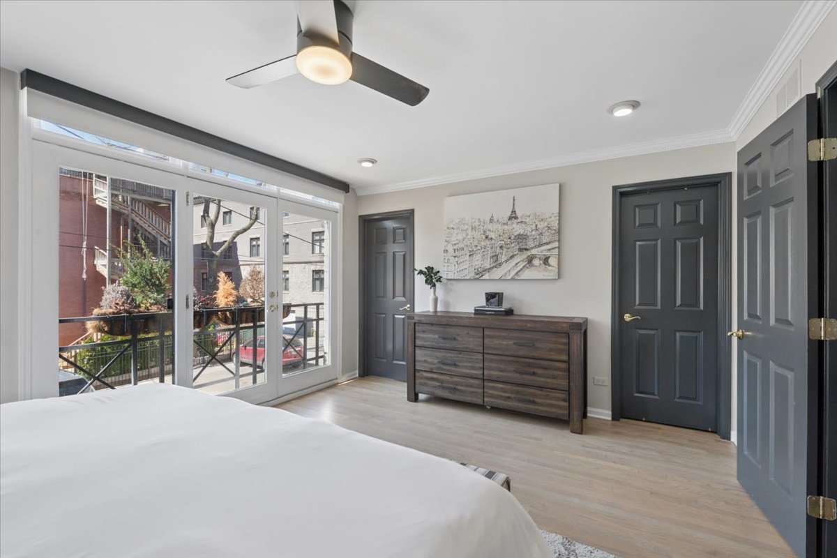 930 N Clark Street Unit: I