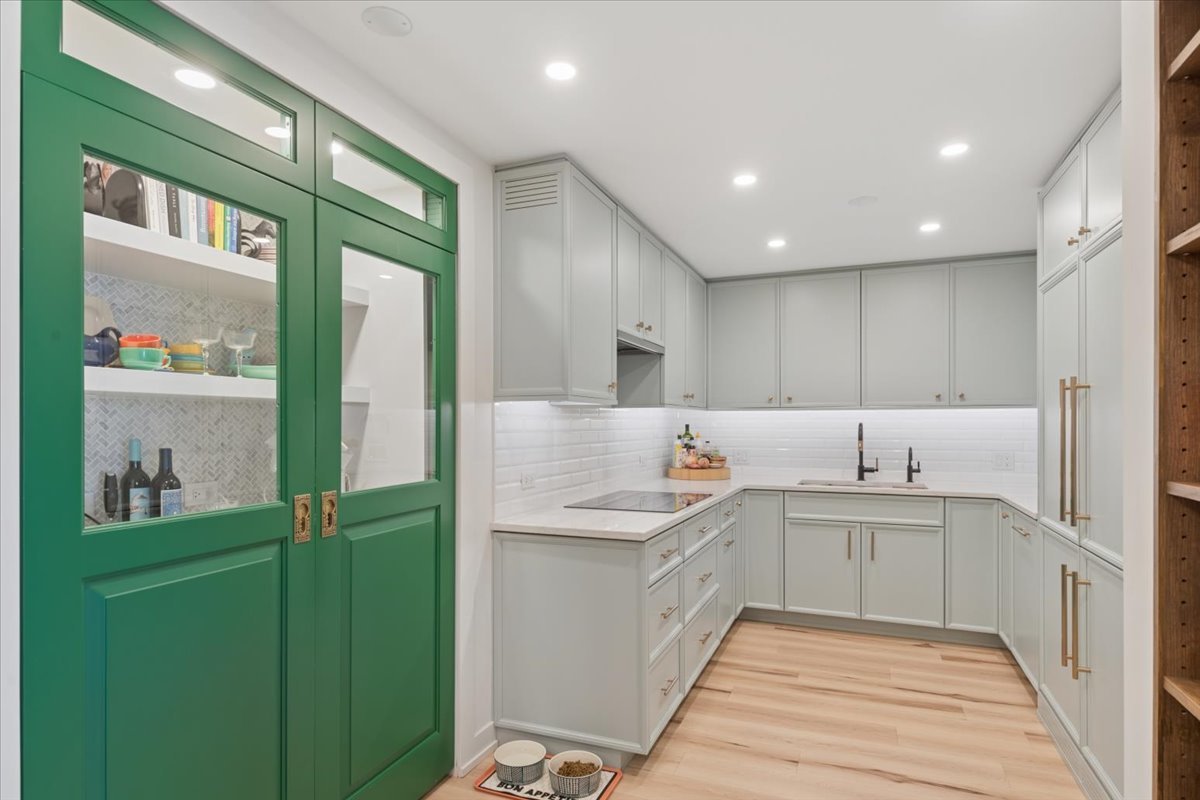 1212 N Lake Shore Drive Unit: 8BN