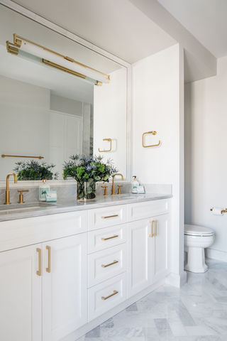 25 E Superior Street Unit: 1906