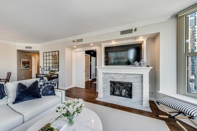 25 E Superior Street Unit: 1906