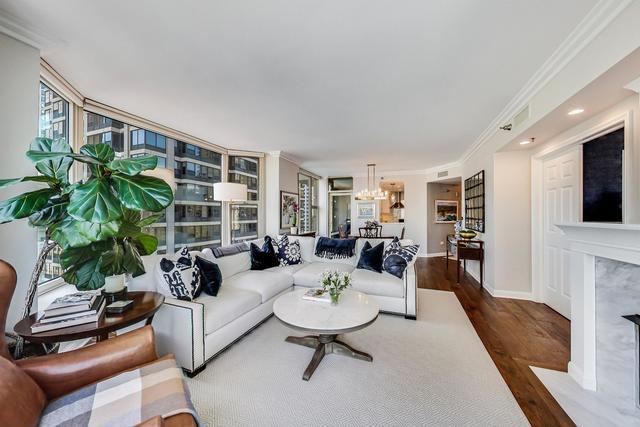 25 E Superior Street Unit: 1906