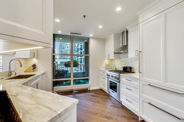 25 E Superior Street Unit: 1906