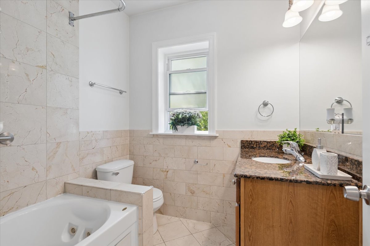 6333 N Glenwood Avenue Unit: 3W
