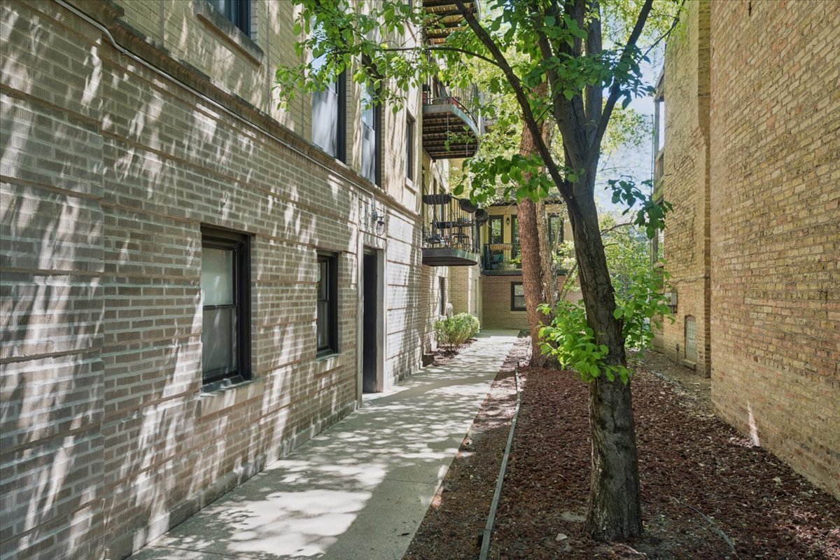 6333 N Glenwood Avenue Unit: 3W