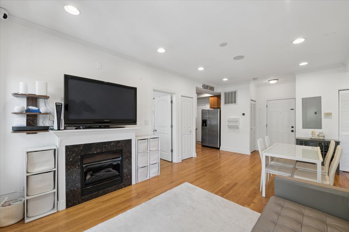 6333 N Glenwood Avenue Unit: 3W
