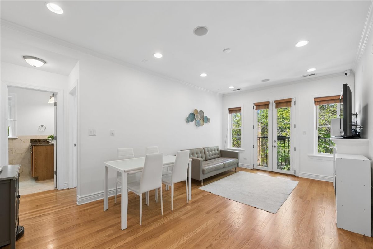 6333 N Glenwood Avenue Unit: 3W