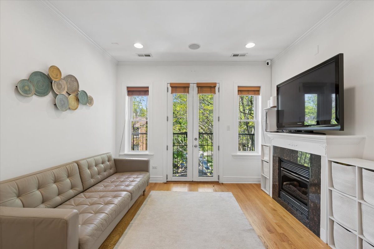 6333 N Glenwood Avenue Unit: 3W