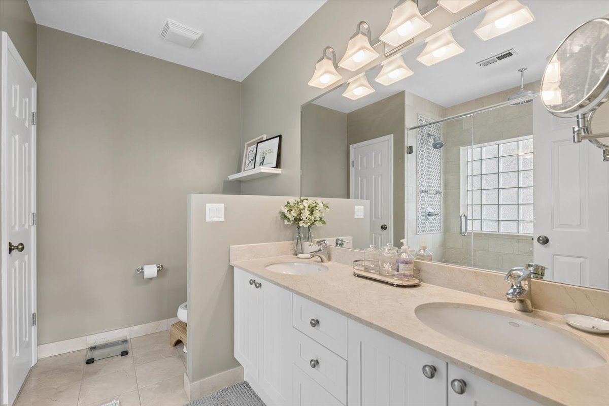 1508 N Hudson Avenue Unit: 2