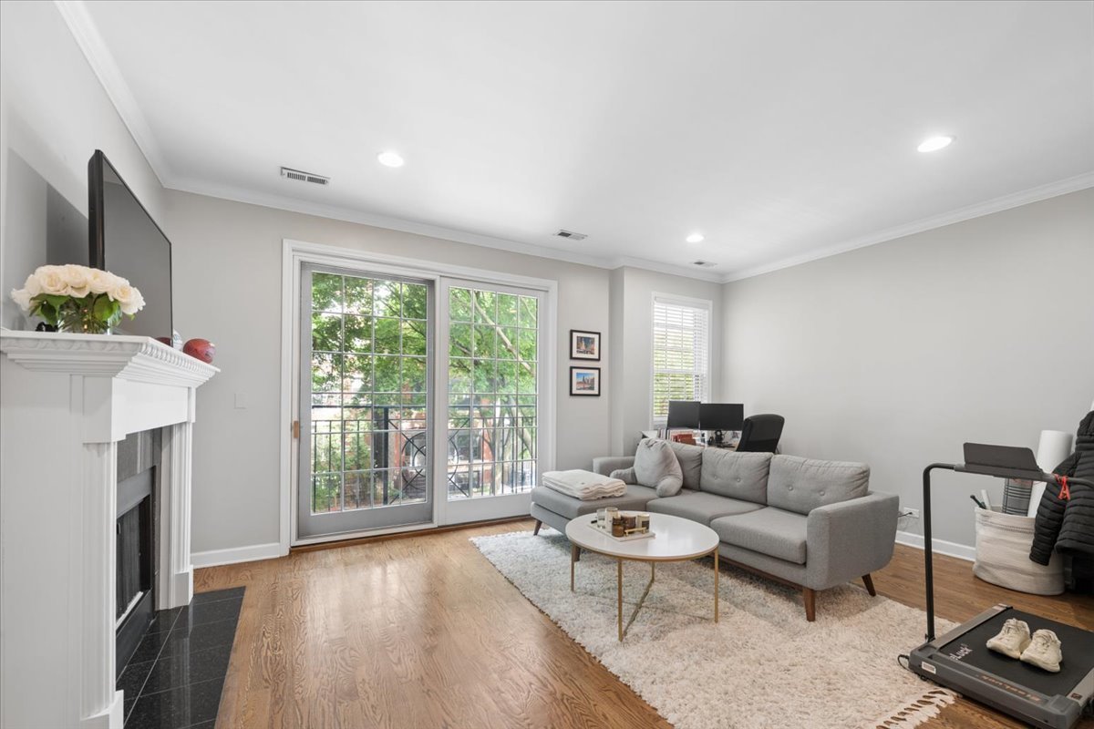 1508 N Hudson Avenue Unit: 2