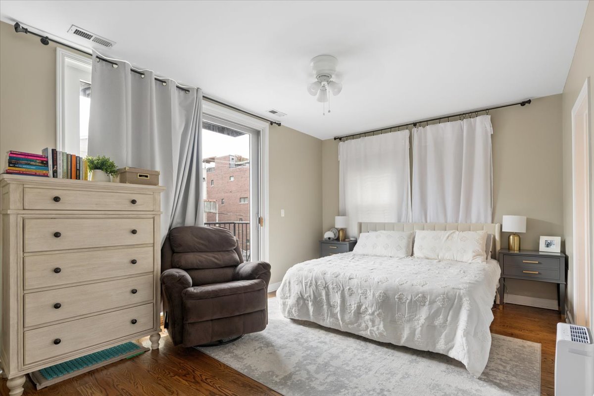 1508 N Hudson Avenue Unit: 2