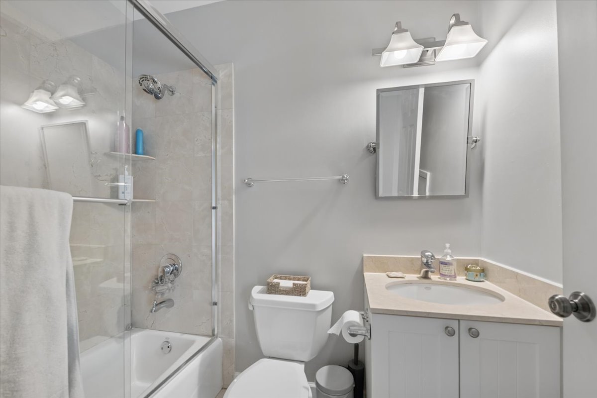 1508 N Hudson Avenue Unit: 2