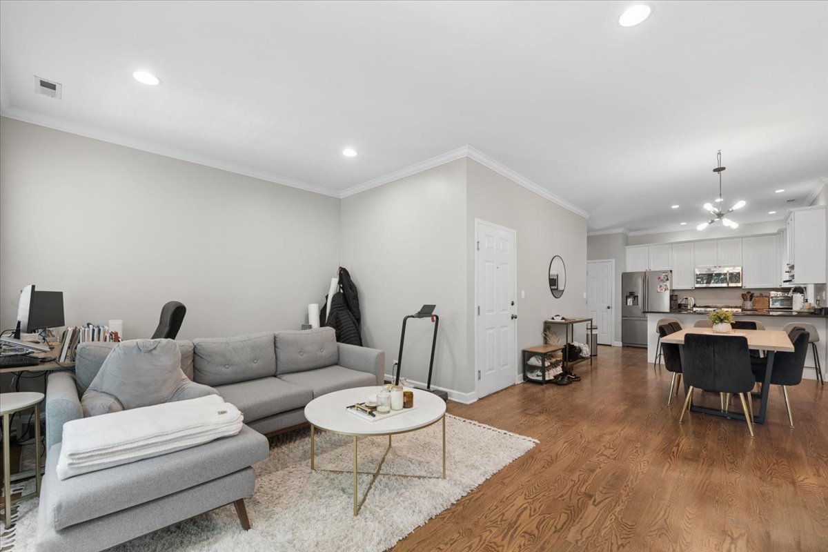 1508 N Hudson Avenue Unit: 2