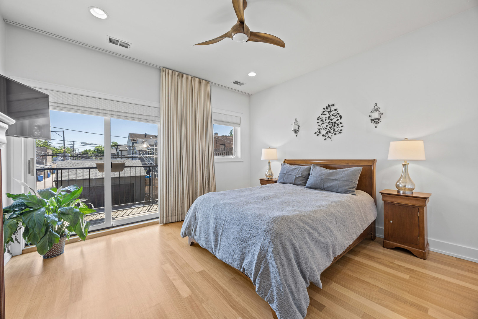 4043 N Damen Avenue Unit: 2